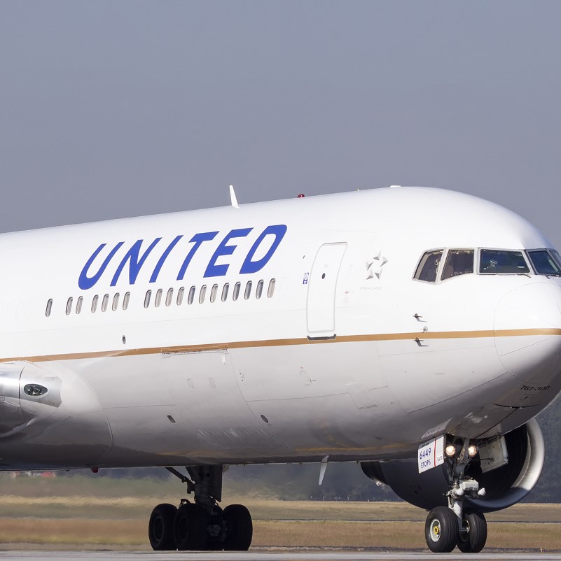 United Airlines flight taxiing