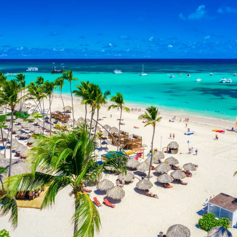 Beach view in Bávaro with palm trees and blue waters