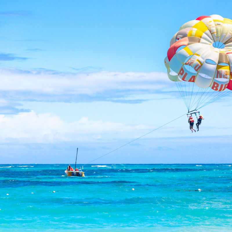 Water activities in a Punta Cana beach with paragliding 