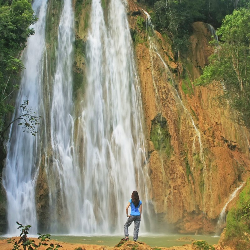 El Limon waterfall in Samana with a female traveler