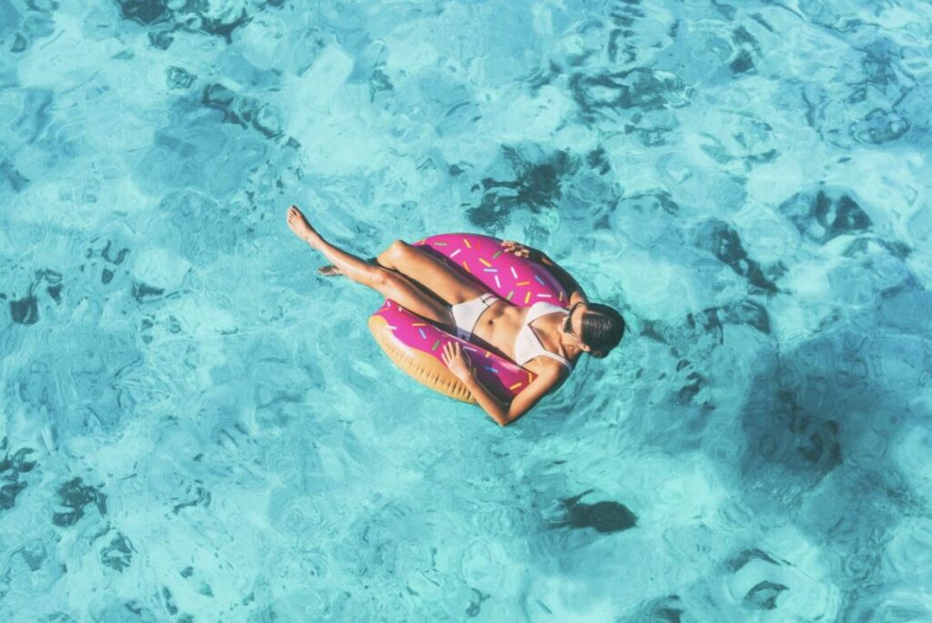 Woman-in-pool-floatie-