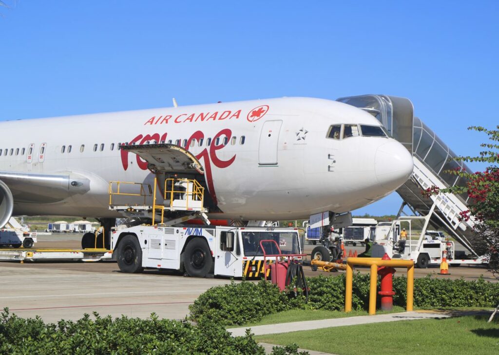 Air canada rouge plane lands in punta cana