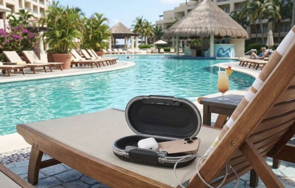 Lockbox-on-pool-chair-