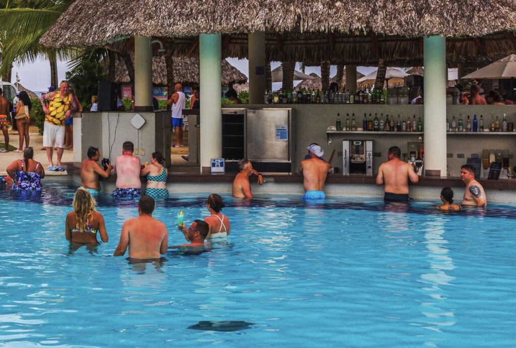 Should You Tip In US Dollars Or Pesos In Punta Cana Here Is What Workers Say